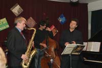 . .    " "     (Jazz   mainstream)   CONCORD JAZZ BAND       ,   , -         .