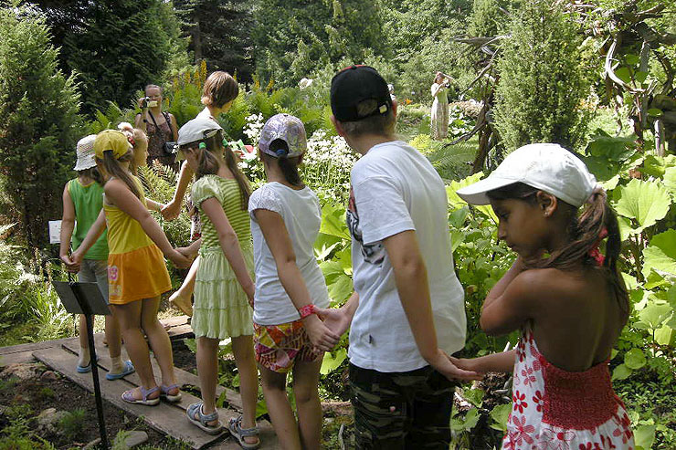 11 июня Культурный Центр «Новый Акрополь» помогал Ботаническому саду ТвГУ в проведении Праздника Середины Лета.