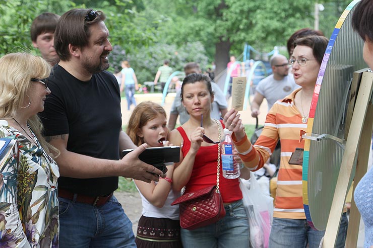 В парке «Усадьба Трубецких в Хамовниках» 19-20 мая проходил традиционный фестиваль «Другие вещи». 