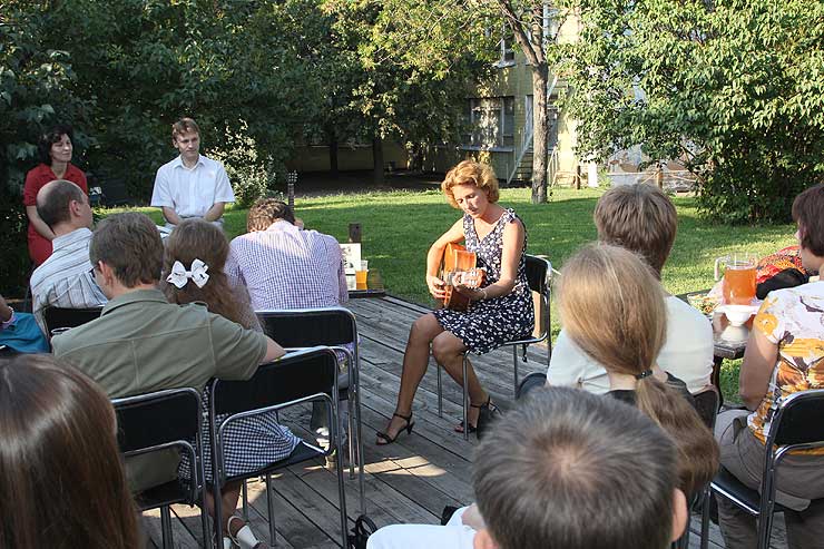 Традиционная встреча «под березками», посвященная авторской песне Традиционная встреча «под березками», посвященная авторской песне
